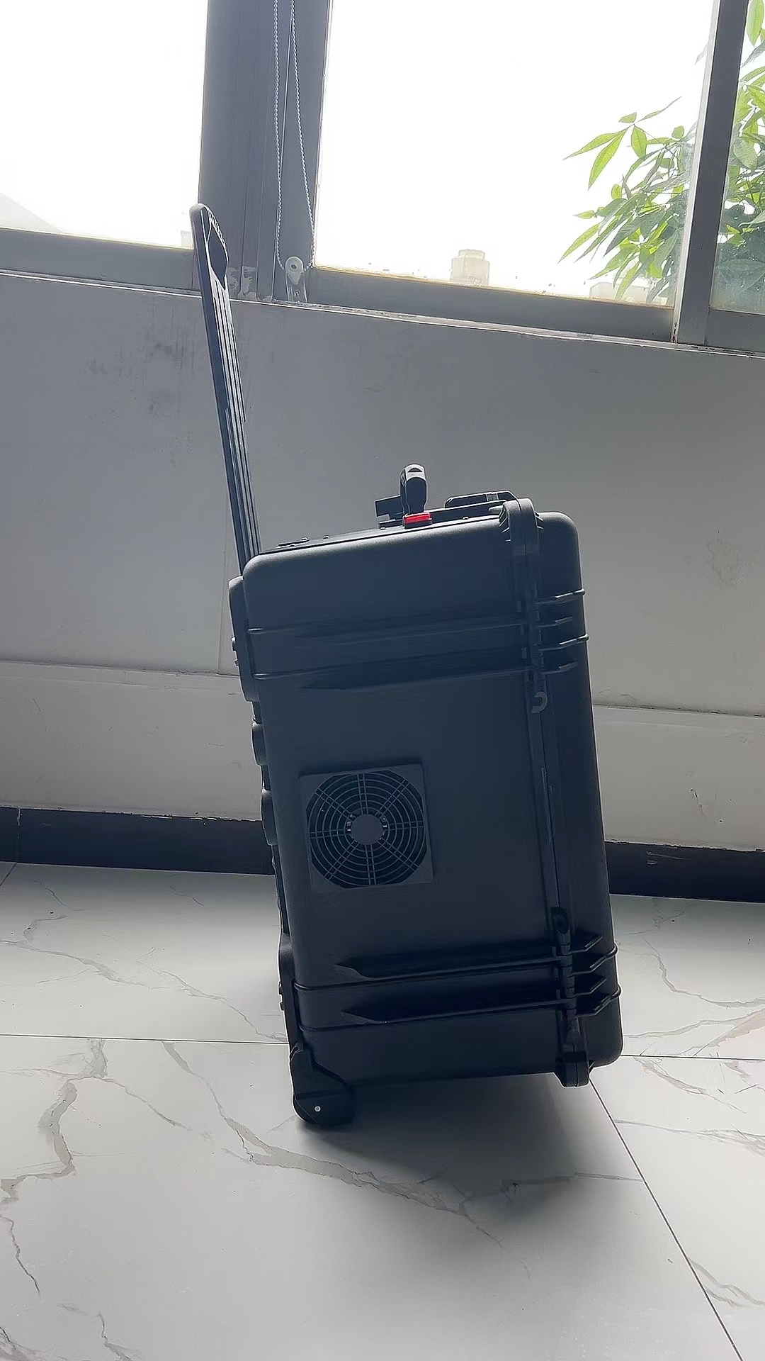 进贤手拉箱型移动通信干扰器